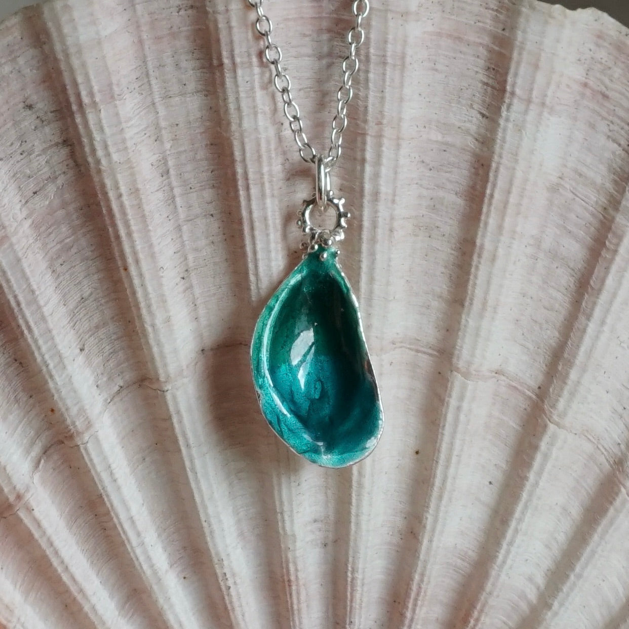 Enamelled Mussel Shell Necklace